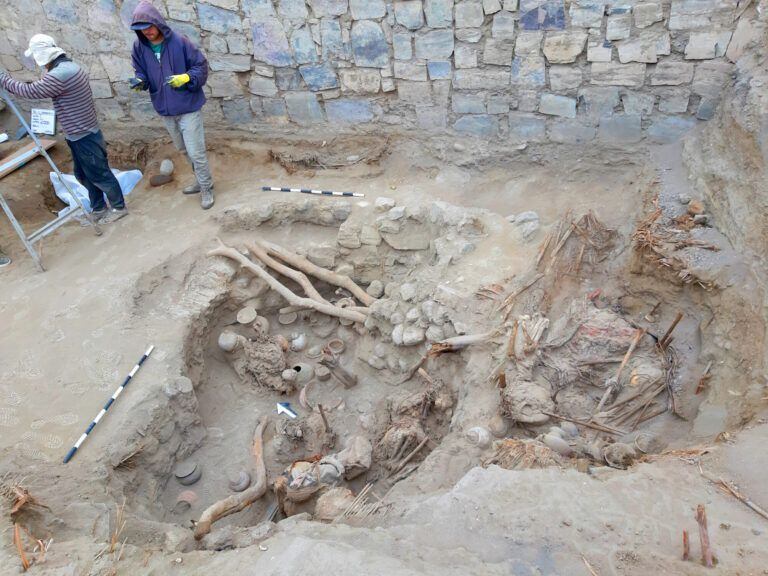 Hallan 73 momias preincaicas en cementerio del Sitio Arqueológico de Pachacámac. (Foto: archeowiesci)