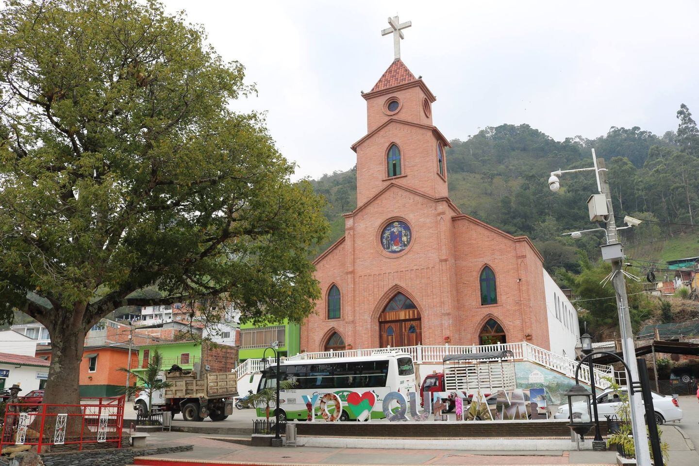 Cómo Es Quetame El Municipio De Cundinamarca Donde Una Vereda Estuvo A Punto De Desaparecer Por