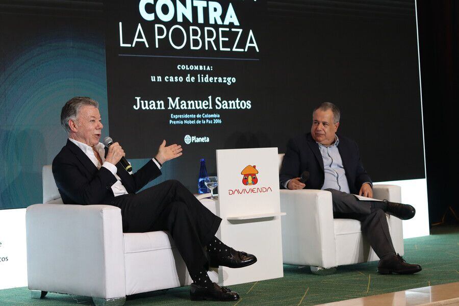 El expresidente Juan Manuel Santos presentó un nuevo libro con cifras de su gobierno