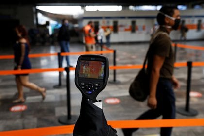 El video deberá enviarse a la página de Facebok del Metro. (Foto: Reuters)