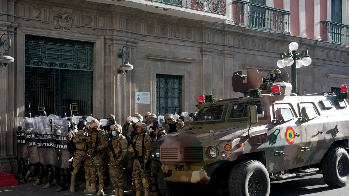 Registraron el cuartel general del Ejército de Bolivia y otras 11 sedes militares en busca de pruebas sobre el levantamiento