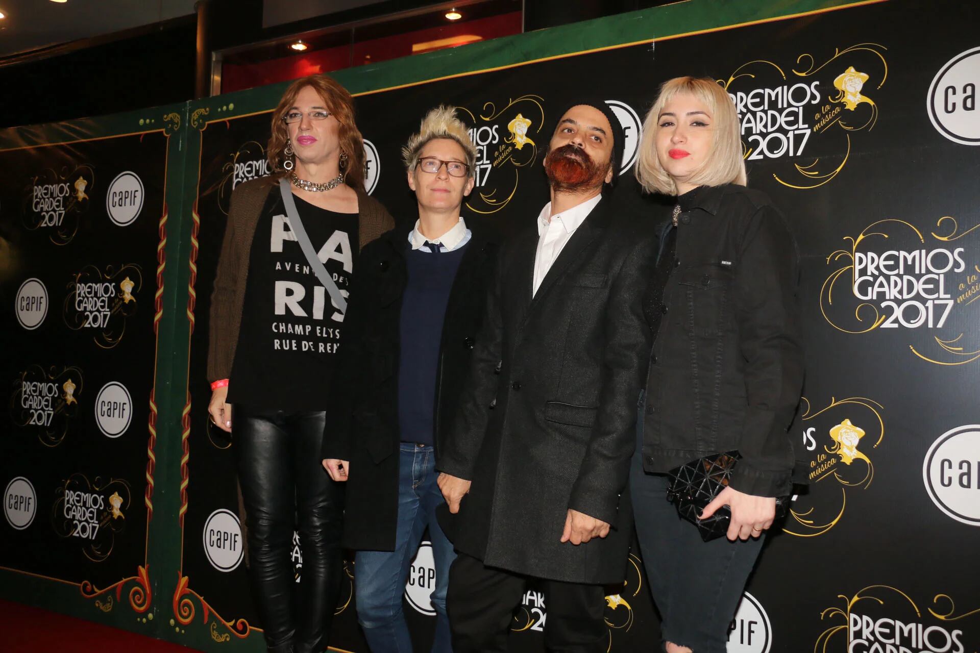 Sofía Gala y sus compañeros Disc Jockeys