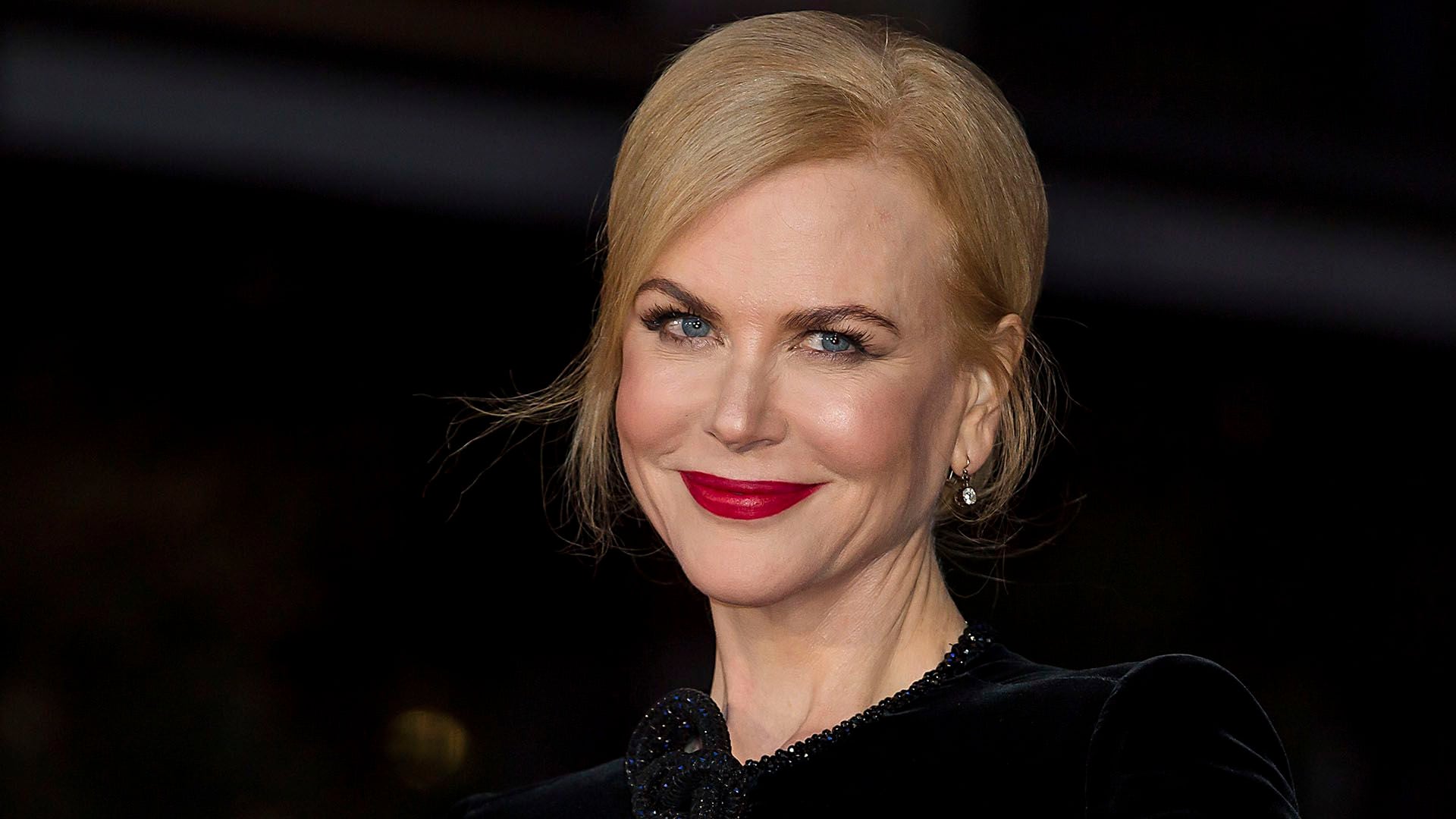 Nicole Kidman, reconocida por su elegancia y éxito en Hollywood, enfrentó una infancia marcada por el rechazo y el dolor (AP)