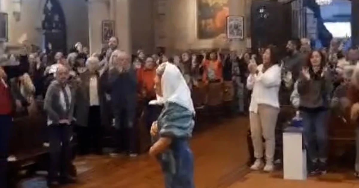 A parish in Buenos Aires held a mass that included songs and slogans against Javier Miley