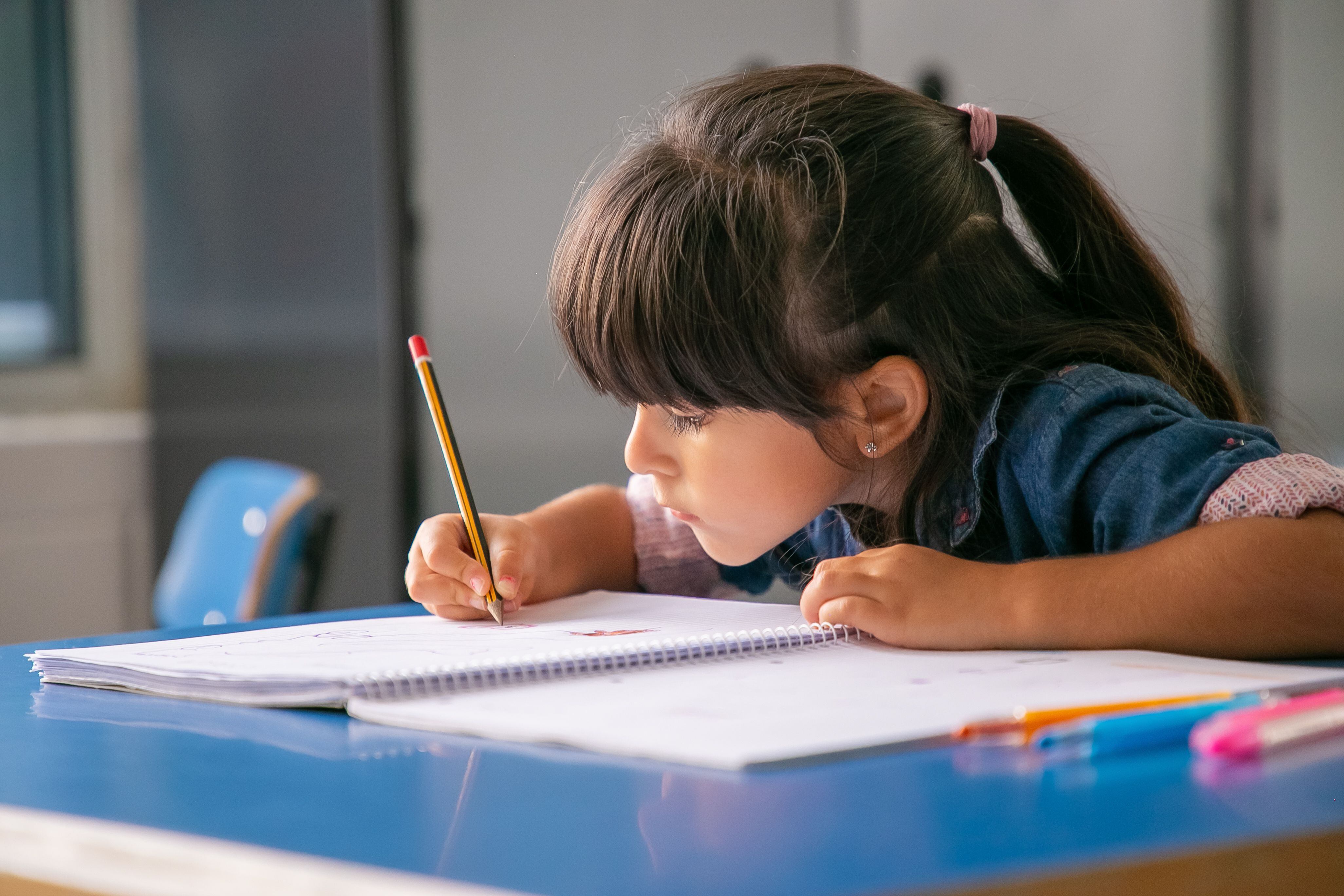 niño escuela