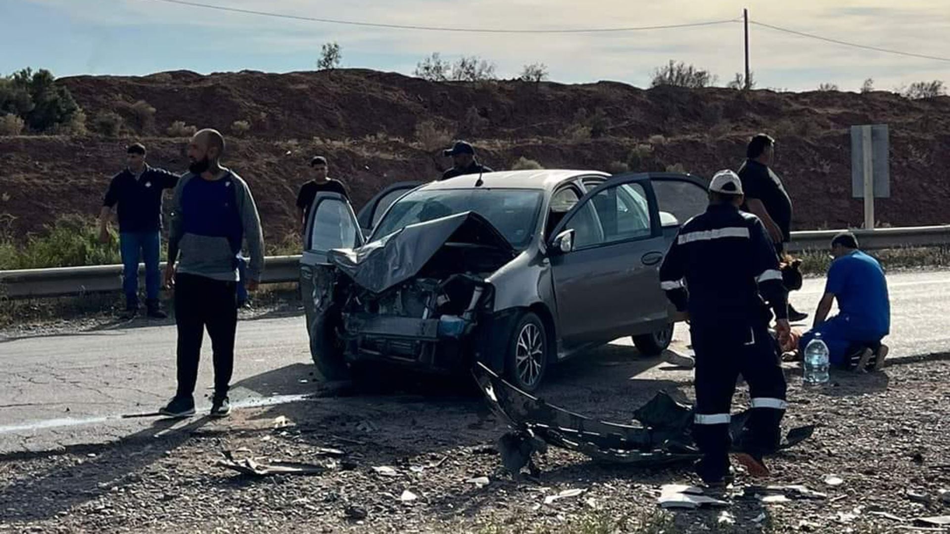 El auto en el que viajaban las víctimas fatales del accidente en la Ruta 7 de Neuquén