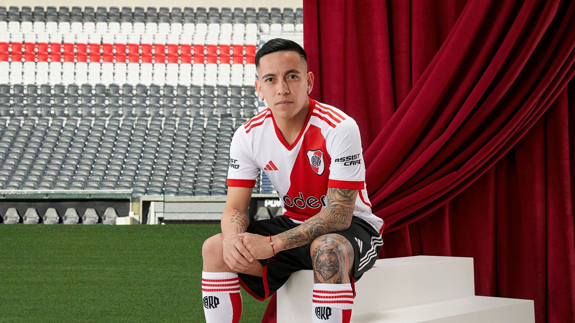 La nueva camiseta titular de River Plateral