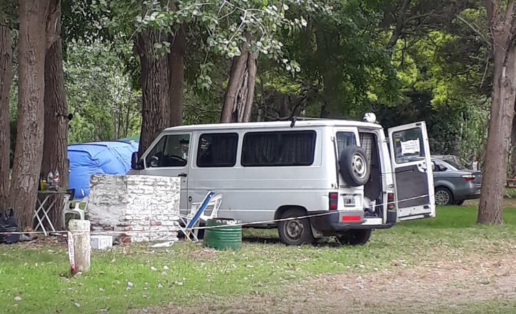 La camioneta donde dormían los cinco acusados