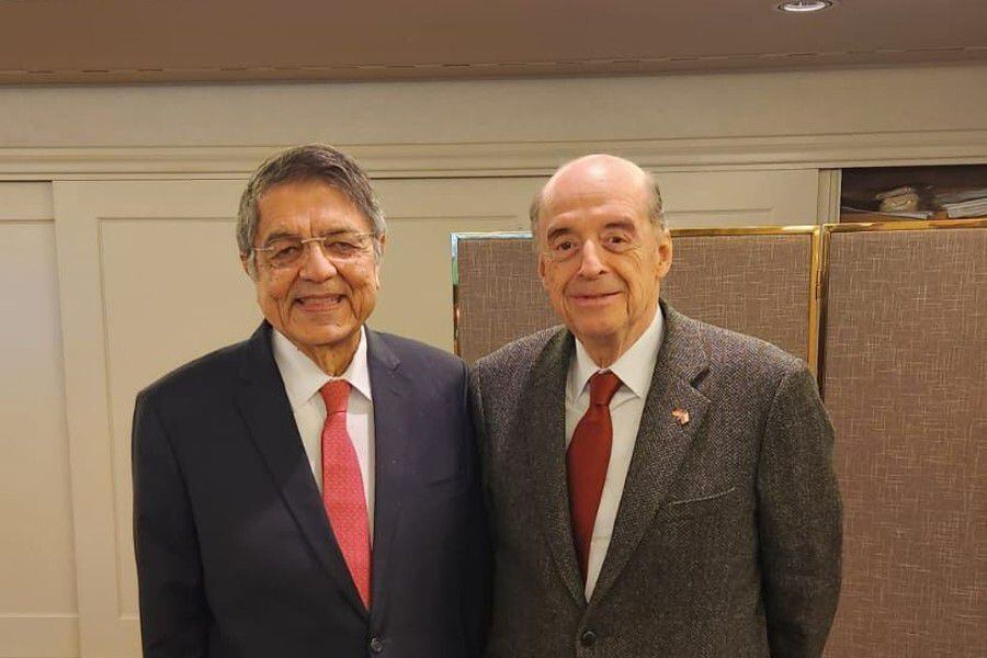 Colombia recibió al escritor Sergio Ramírez, expulsado de Nicaragua. En la foto junto al canciller Álvaro Leyva. Foto: Cancillería