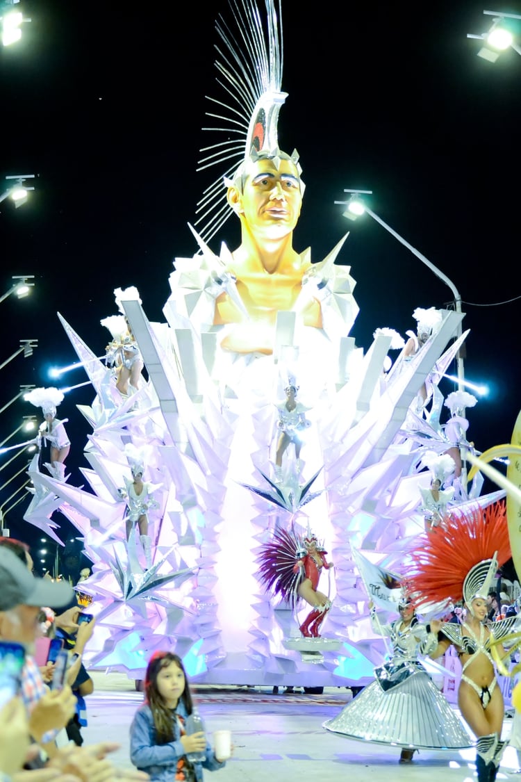 Carroza de la comparsa Marí Marí (Prensa Carnaval del País – Sebastián Motefinale)