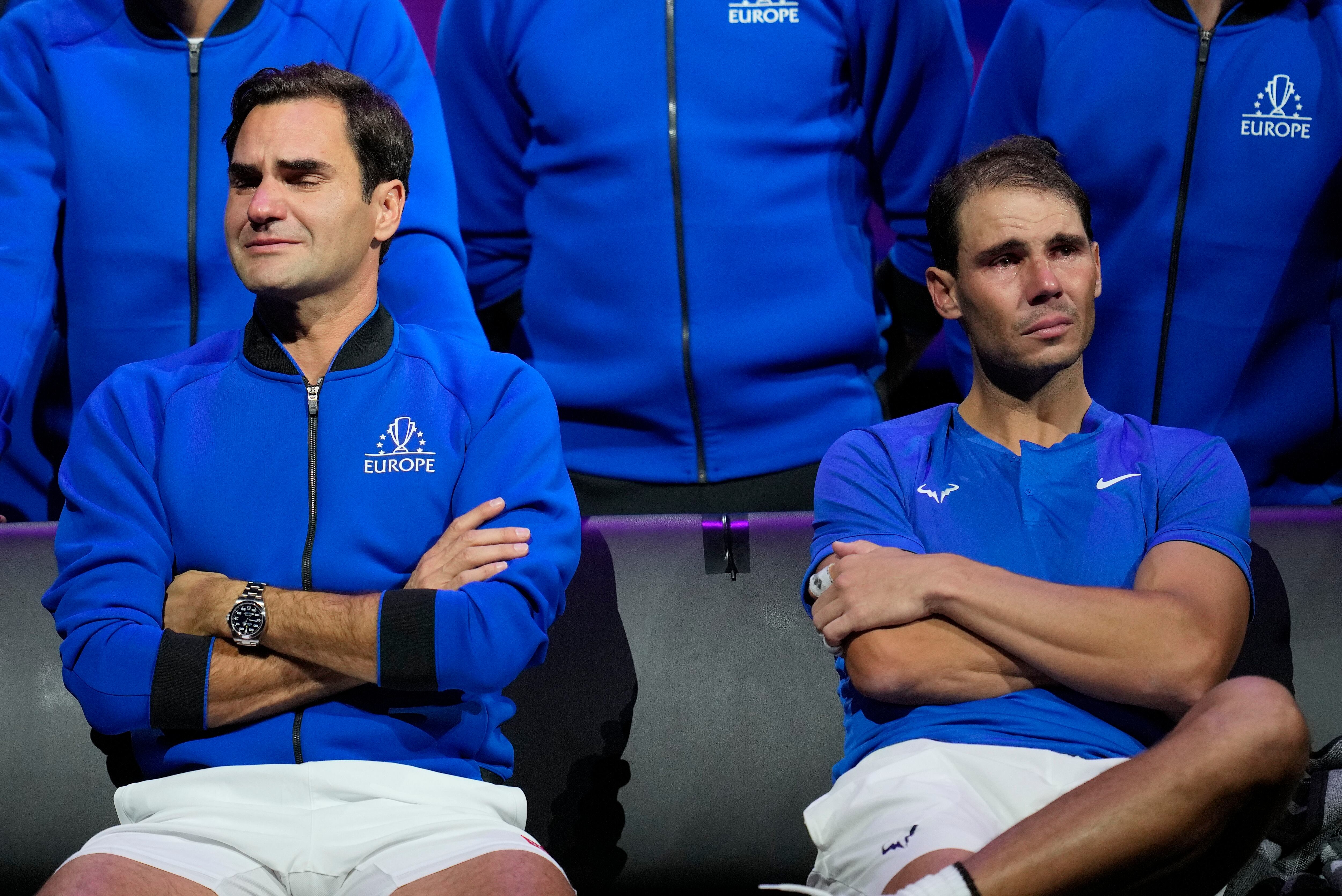 La emoción de Federer y Nadal el día del retiro del suizo (AP Foto/Kin Cheung)