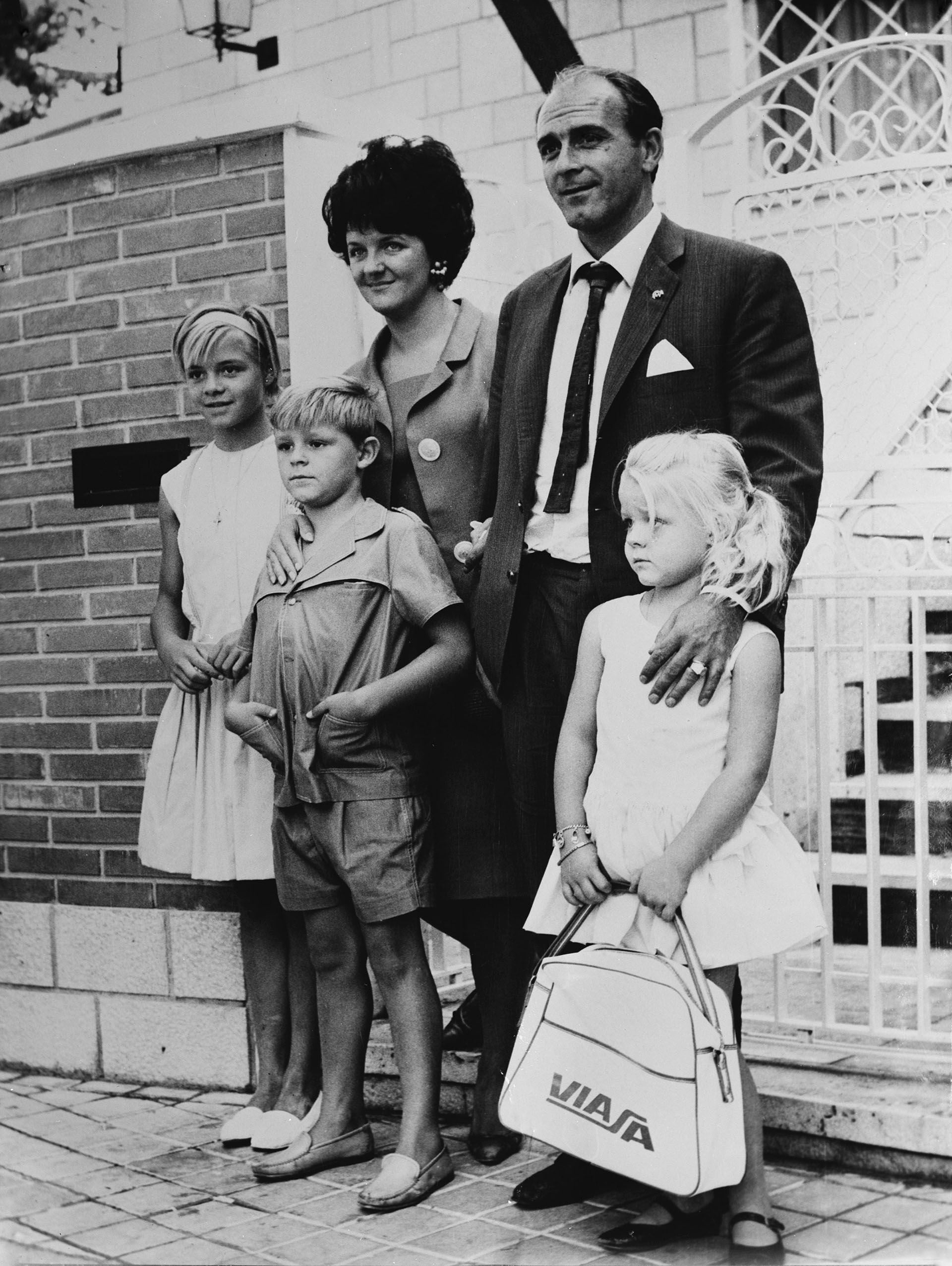 Alfredo Di Stefano el 2 de septiembre de 1963 en Madrid, en el reencuentro con su familia luego del secuestro en Venezuela (Crédito Getty)