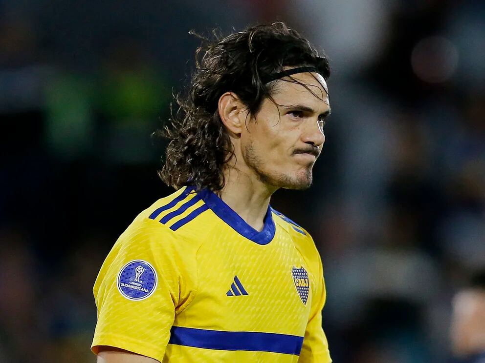 Alerta en Boca Juniors: Edinson Cavani sintió una molestia y no viajaría a Ecuador para jugar por Copa Sudamericana