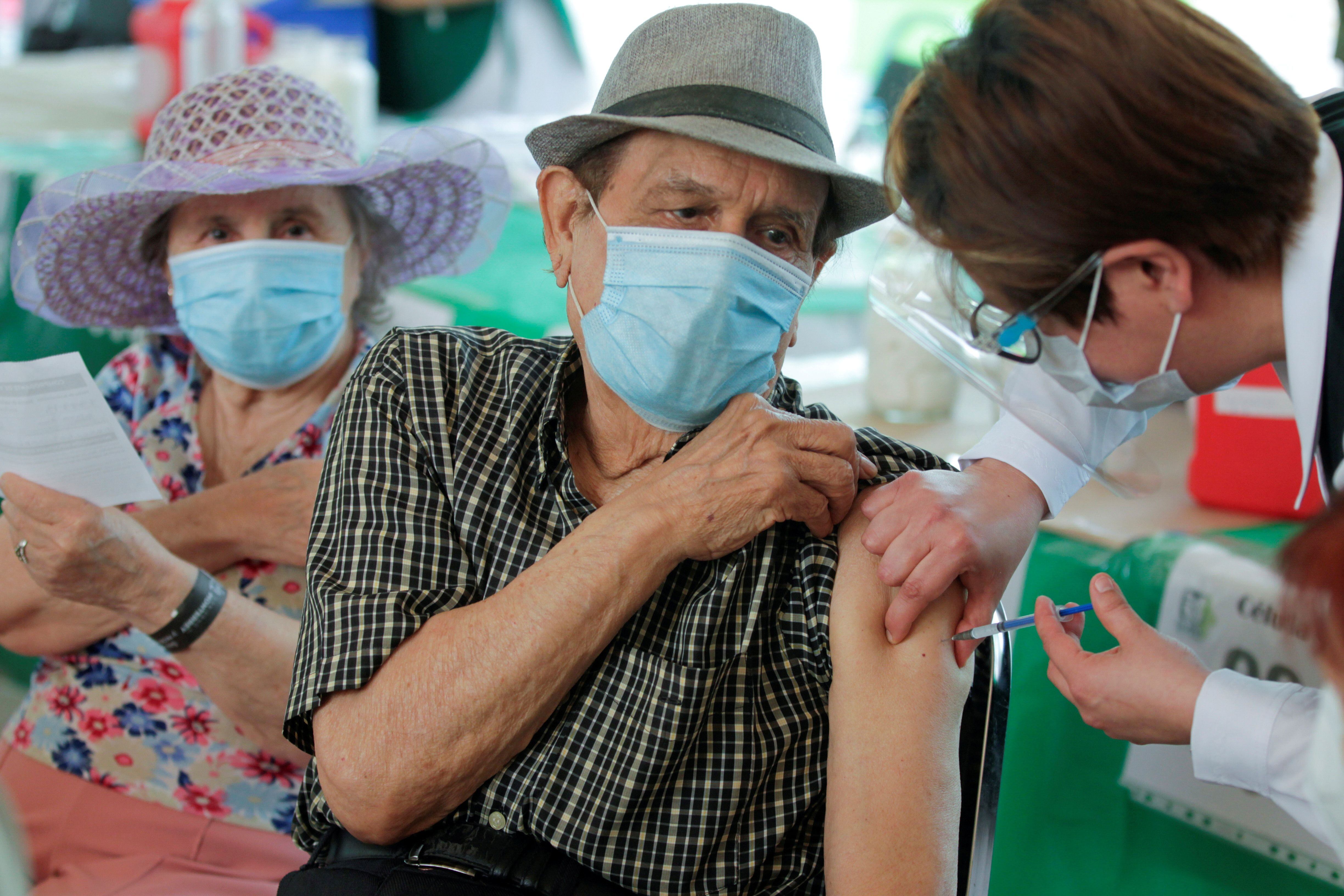 El gobierno ha puesto grandes esfuerzos en la vacunación para enfrentar la pandemia (Foto: Reuters/Daniel Becerril)