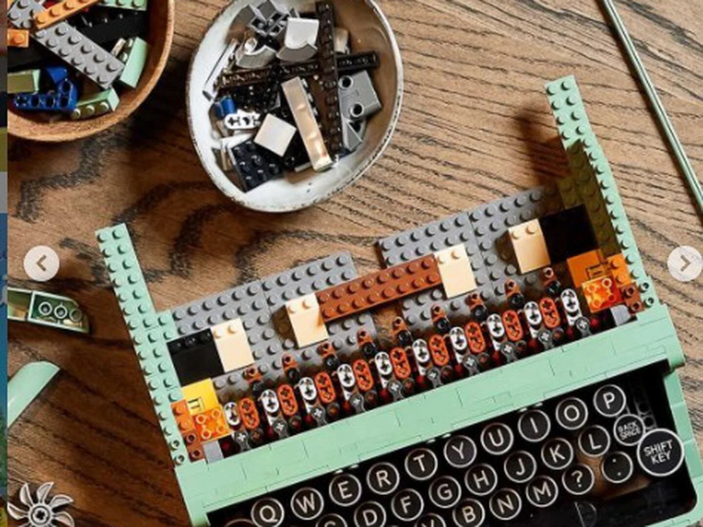 Lego pone a la venta una máquina de escribir real con más de 2.000 piezas