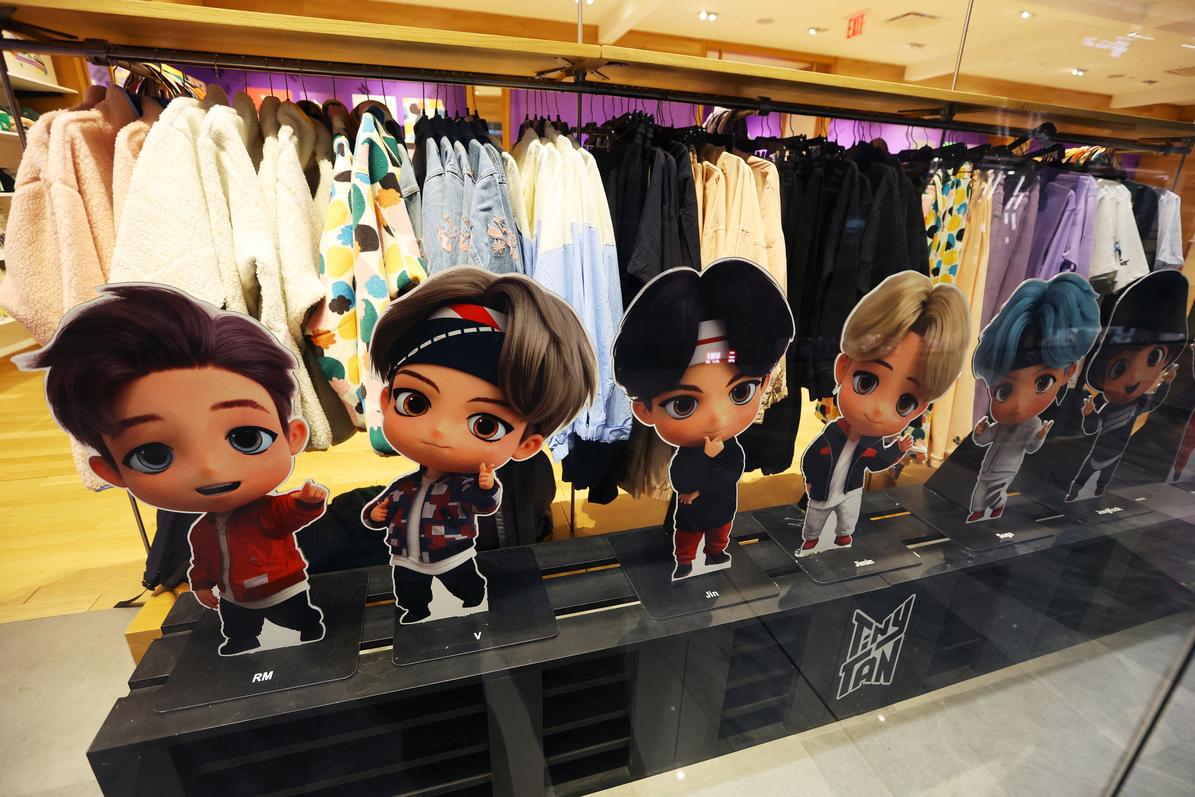 Una tienda de Nueva York dedicada exclusivamente a merchandising de BTS. REUTERS/Mike Segar