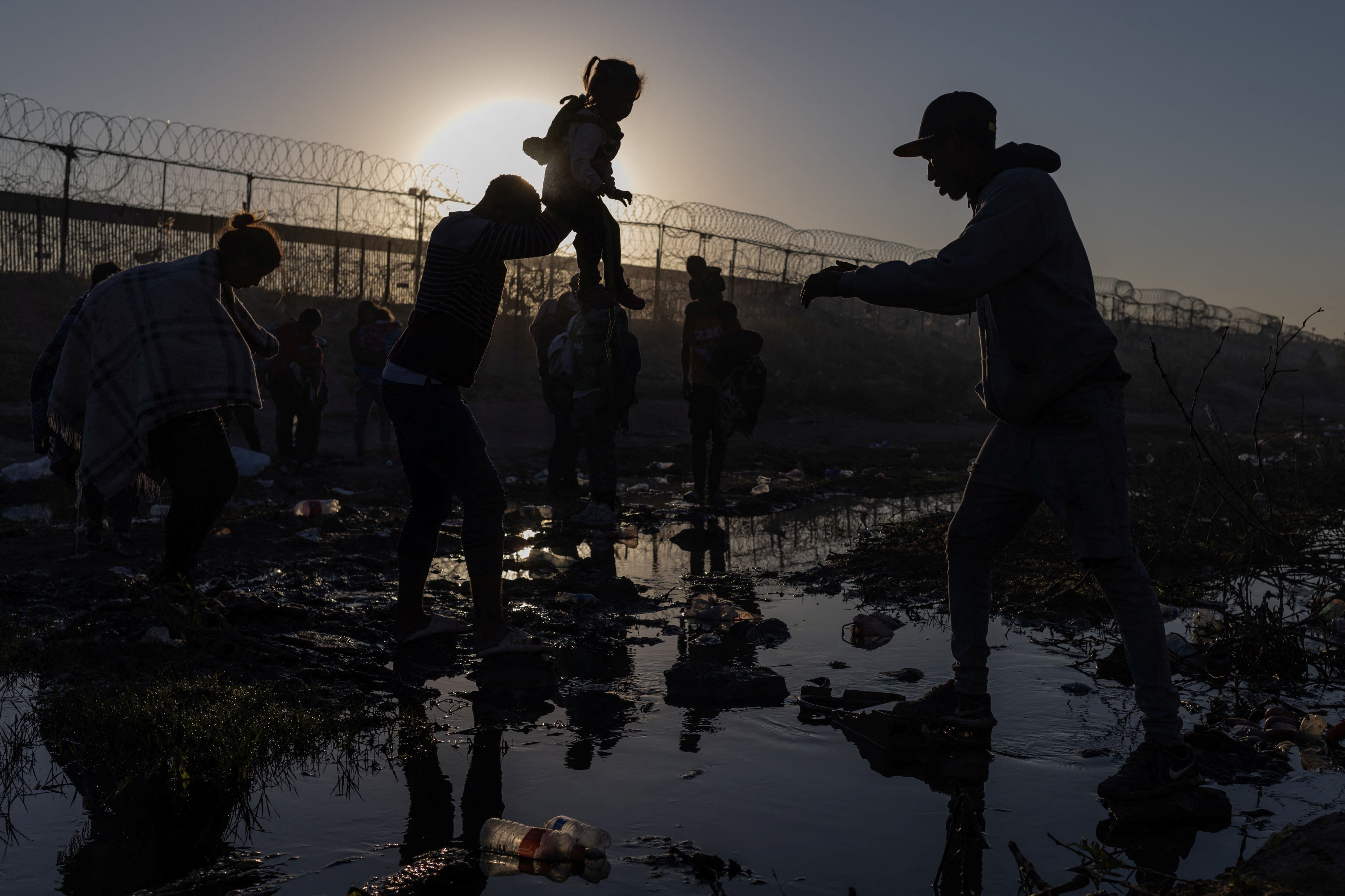 La presencia de grupos criminales generó una ola de desplazamiento forzado al norte y sur de México (Foto: REUTERS/Adrees Latif)