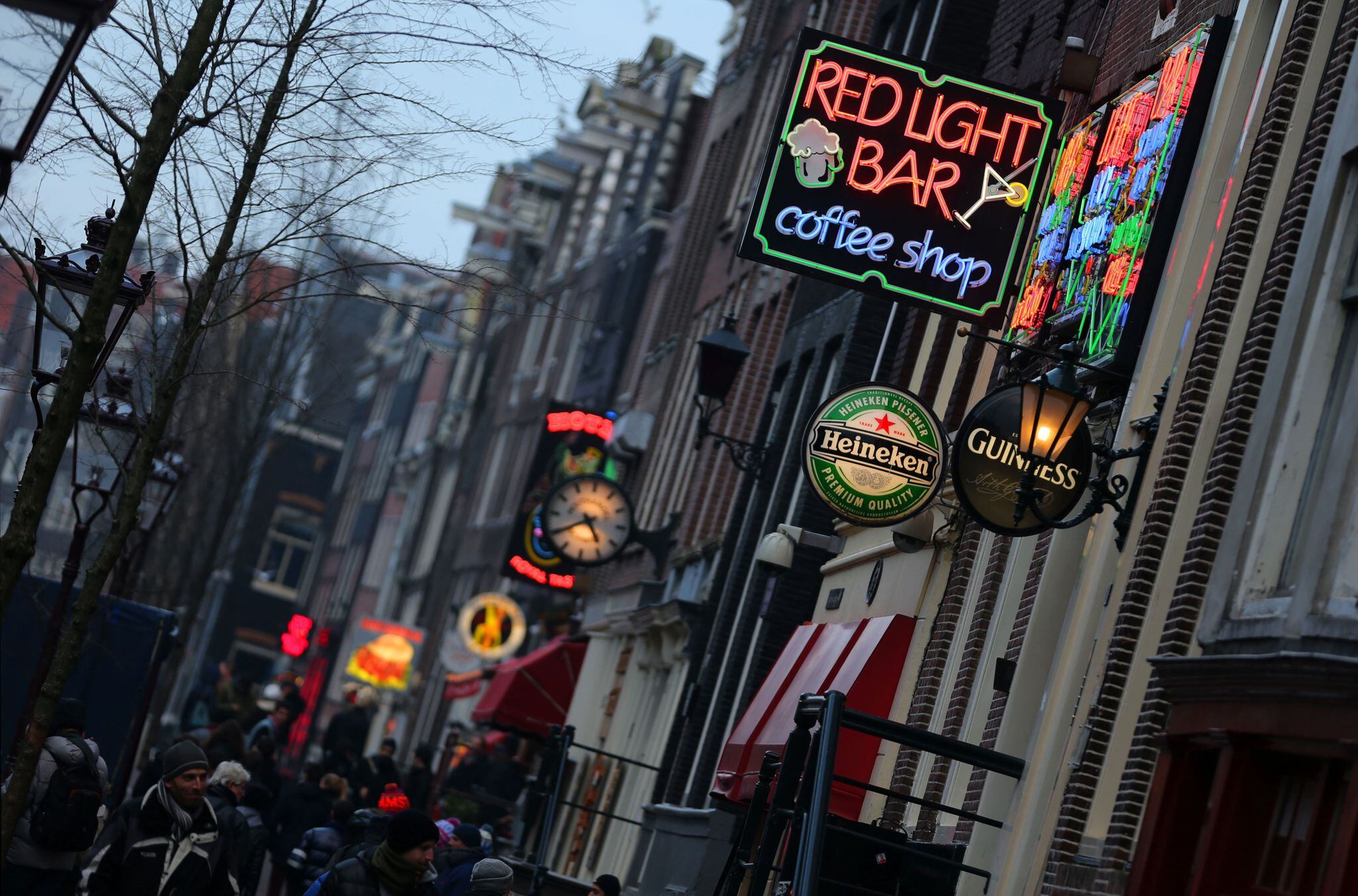 El Red Light Bar Coffee Shop en el Barrio Rojo de Amsterdam. Foto: Oliver Berg/dpa