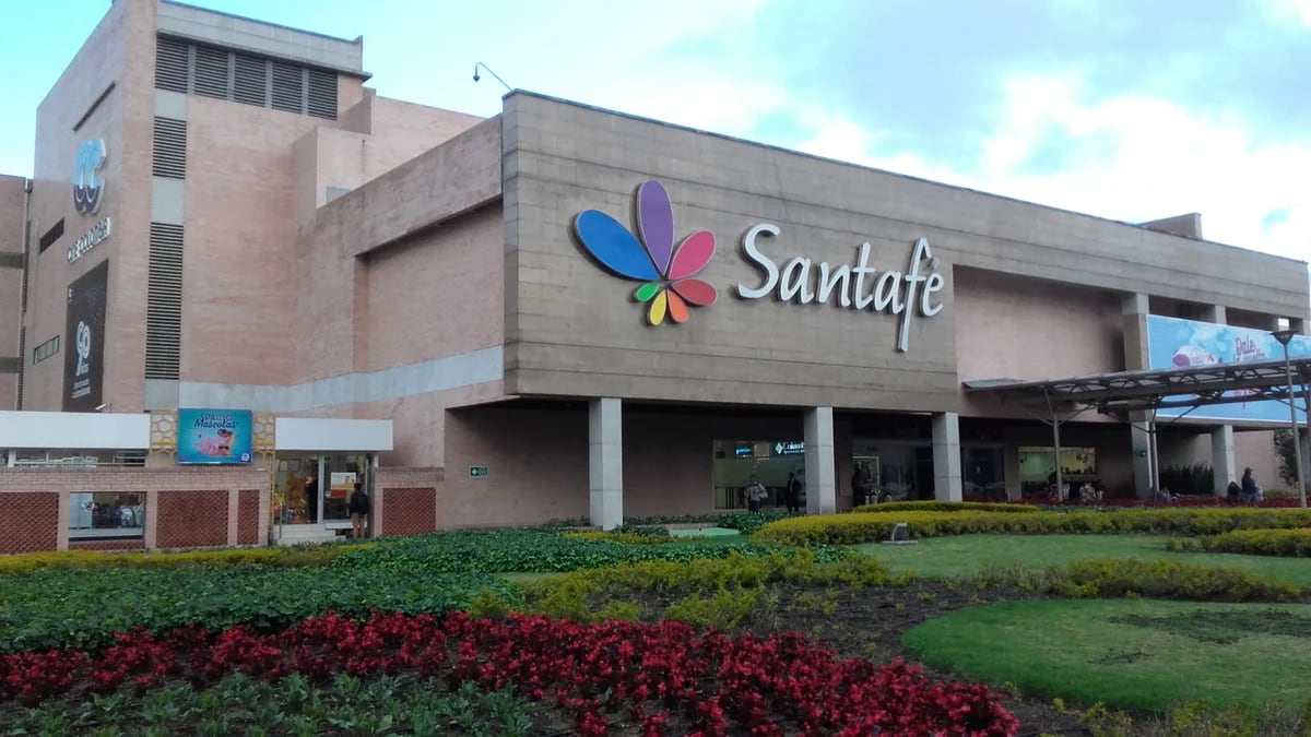 Mujer murió tras violento ataque en el centro comercial Santafé en Bogotá: lo que se sabe