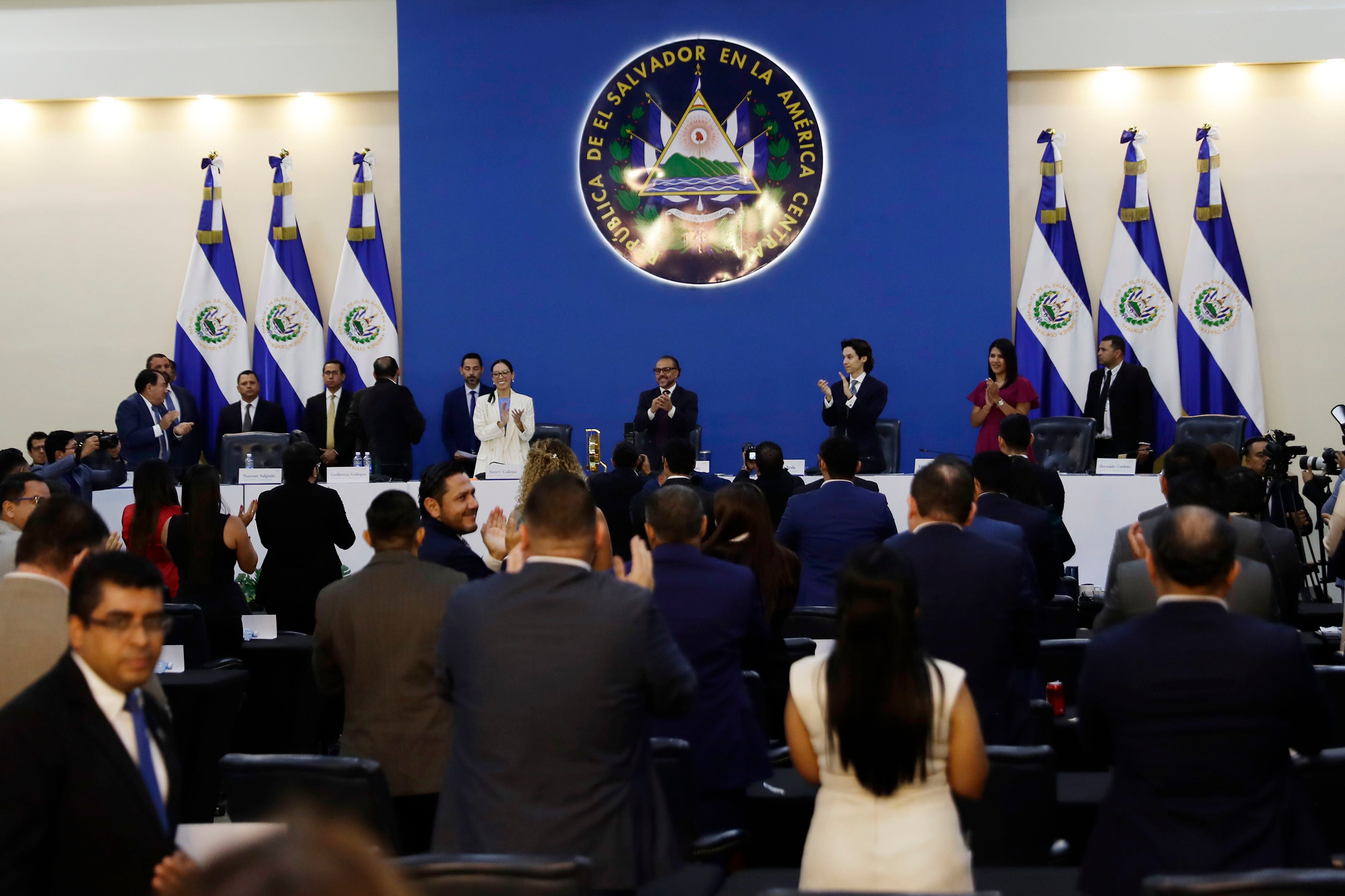 Diputados de la Asamblea Legislativa participan en la última sesión plenaria el 29 de abril de 2024, en Antiguo Cuscatlán (El Salvador), en la que reformaron la Constitución de forma expedita.. EFE/Rodrigo Sura 