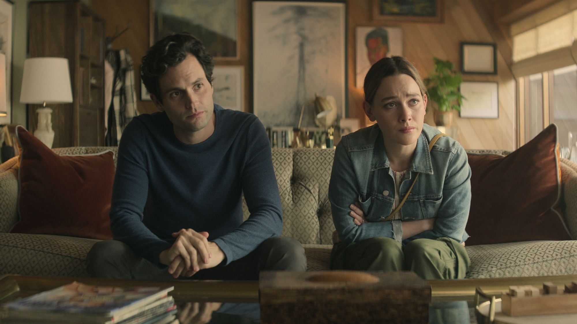 Du (Netflix) Penn Badgley. Victoria Pedretti