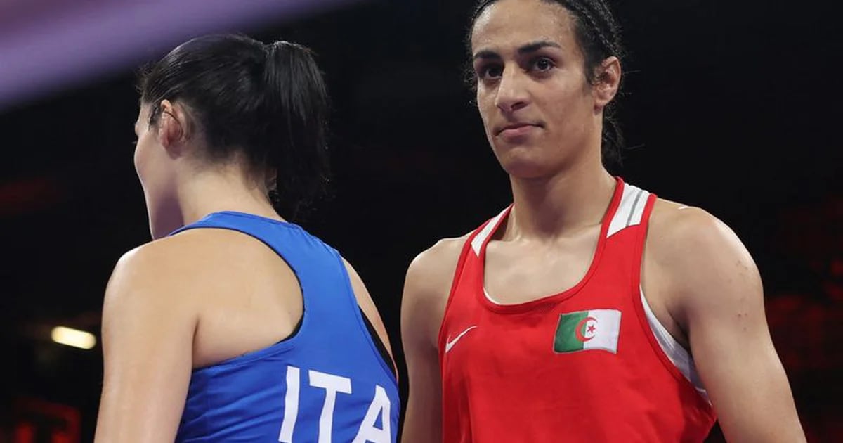 Continua la polemica nel pugilato femminile: l’italiana abbandona il combattimento dopo 46 secondi contro l’algerina che non ha superato i test di genere