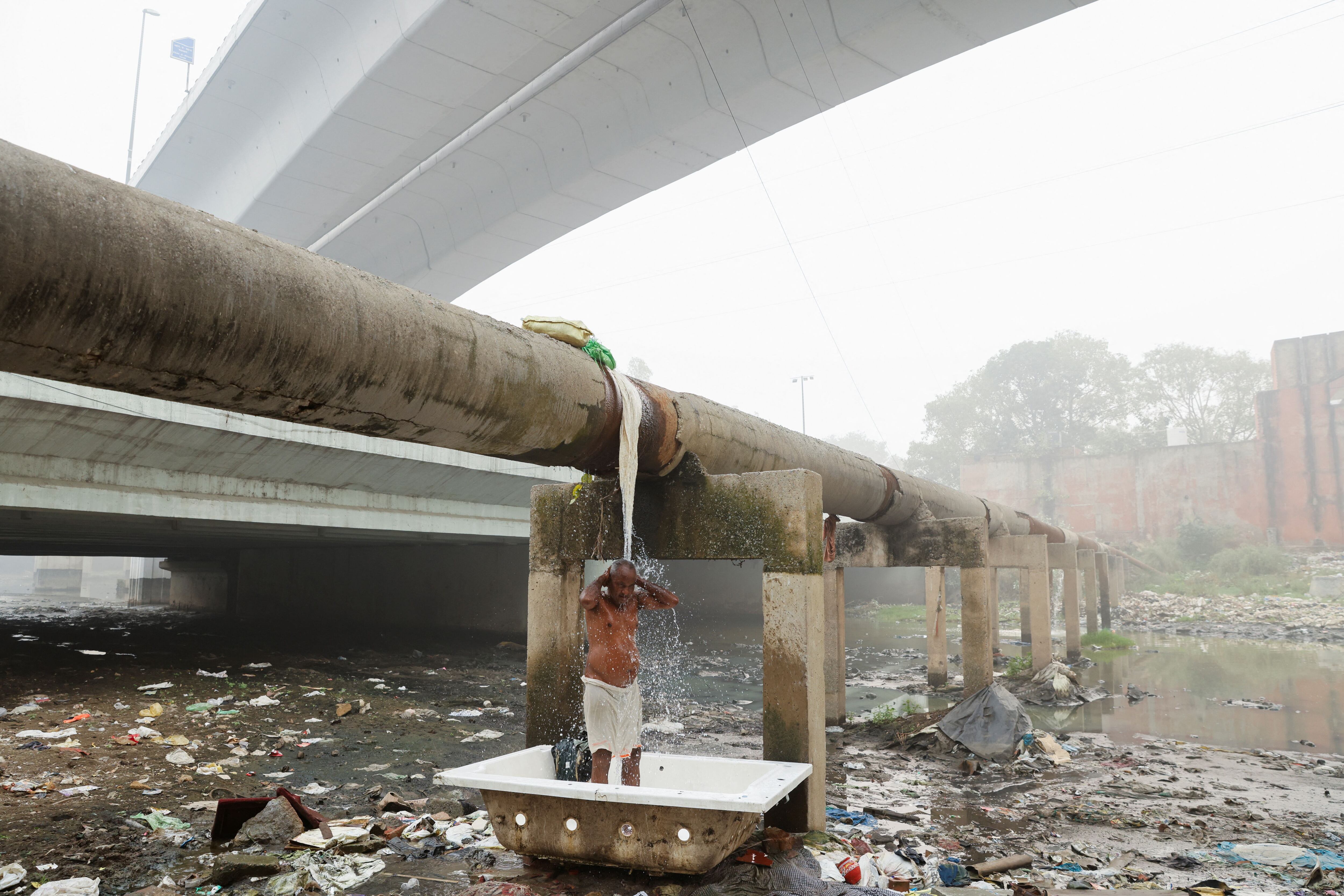 La UNESCO subraya la importancia de tratar los residuos adecuadamente para reducir la contaminación ambiental. (REUTERS/Anushree Fadnavis)