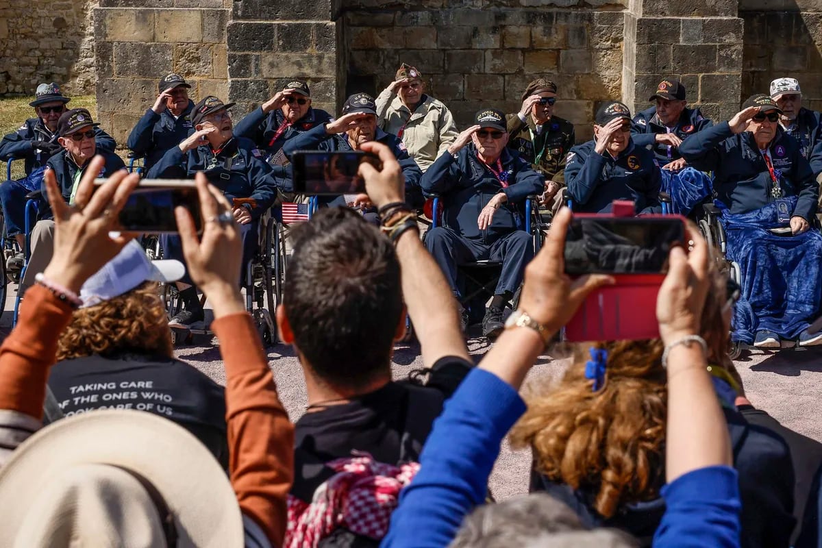 Francia conmemora el Día D, honra a los veteranos de la Segunda Guerra  Mundial - San Diego Union-Tribune en Español