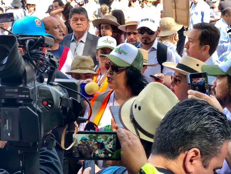 La manifestación se da con motivo del Primer Informe de Gobierno de AMLO (Foto: Twitter)