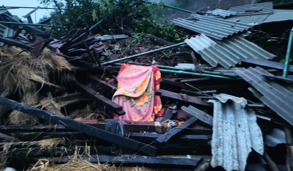 El departamento meteorológico de India puso en alerta a Maharashtra, que ha registrado lluvias constantes esta semana. Los chaparrones han trastocado la vida para mucha gente en la región, incluida la capital, Mumbai, donde las autoridades cerraron las escuelas. (TWITTER)