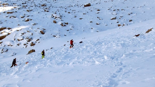 La avalancha sepultó a Hayden Kennedy y a Inge Perkins. El joven logró emerger de entre la nieve, pero ella no pudo (AP)