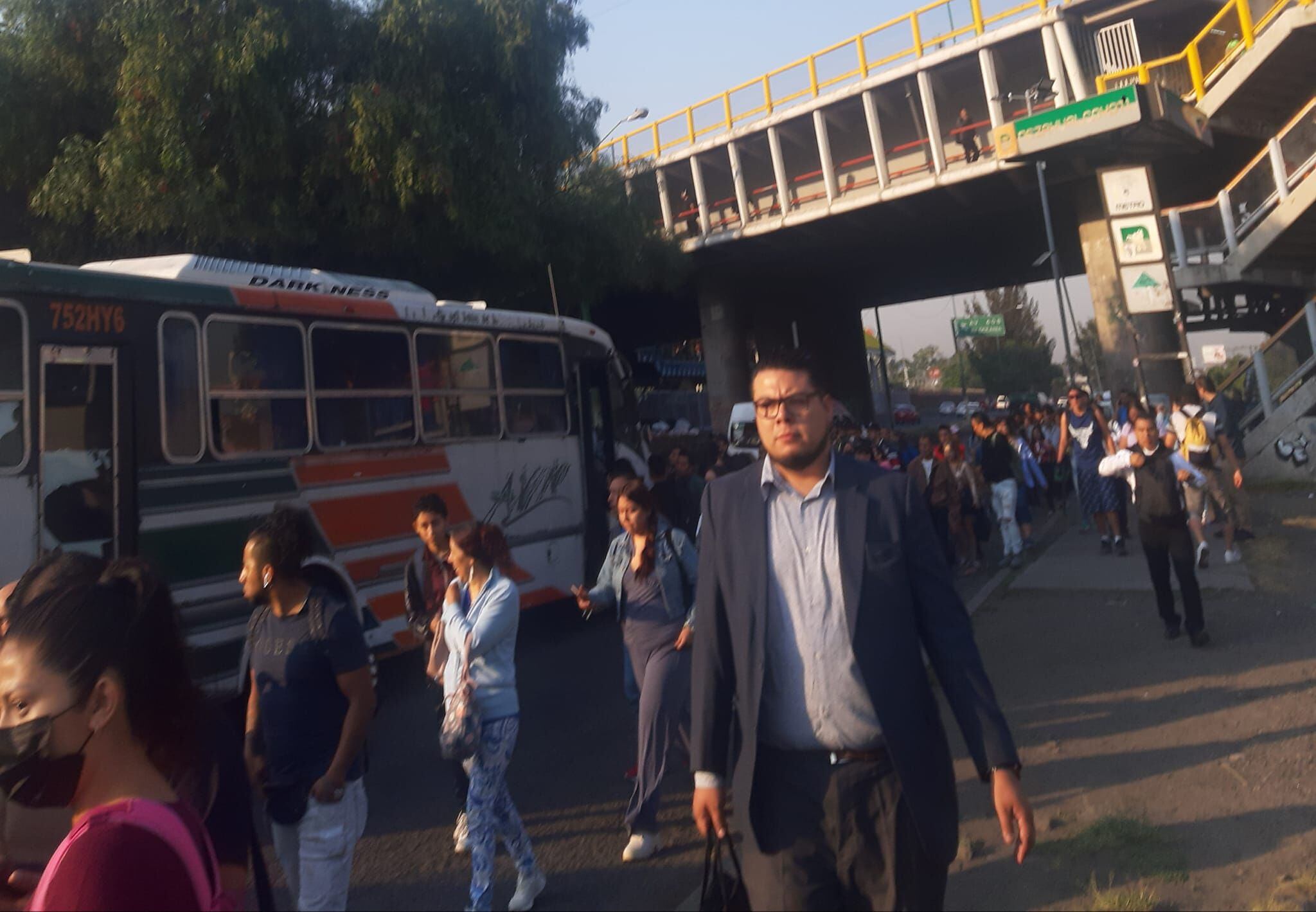 Metro Línea B desalojo estación Nezahualcóyotl