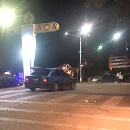 Una foto tomada por un vecino pocos segundos después del ataque en el lugar conde ocurrió el femicidio