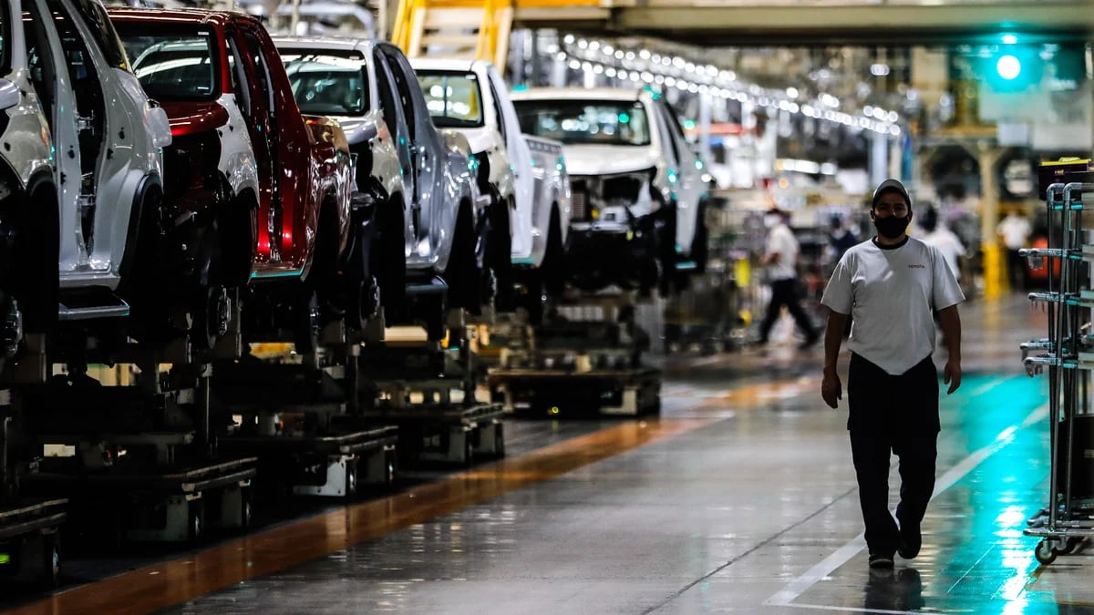 Seis automotrices frenaron la producción al mismo tiempo en medio de la caída de la actividad industrial en general