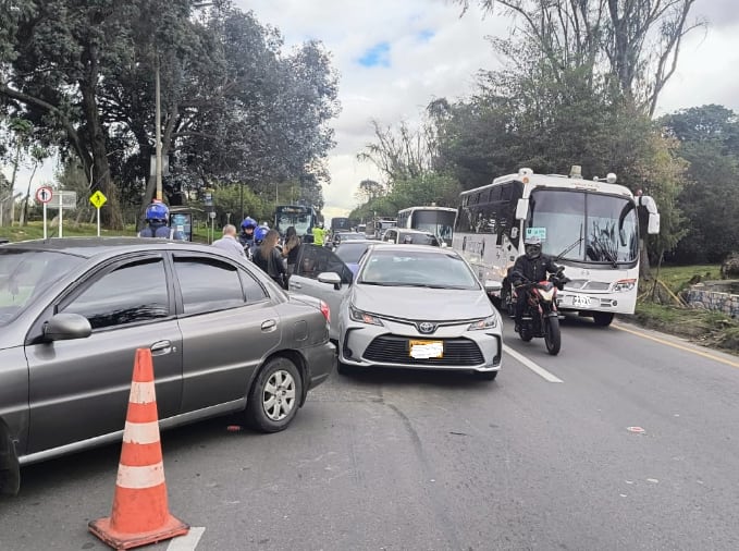 Tres vehículos se chocaron en el norte de Bogotá - crédito Bogotá Tránsito