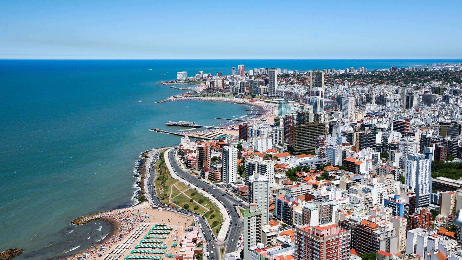 Las playas de la Costa Atlántica son los destinos preferidos por los argentinos para la temporada de verano, desde diciembre hasta mediados de marzo (Visit Argentina)