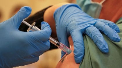 El presidente dijo que la llegada de la vacuna es como un milagro, pero reconoció el trabajo de los científicos (Foto: AFP)