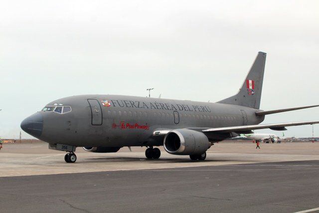 El avión en el que se transporta el Presidente del Perú es un Boeing 737-528 con matrícula FAP-356 manejado con carácter militar por pilotos de la Fuerza Aérea peruana.