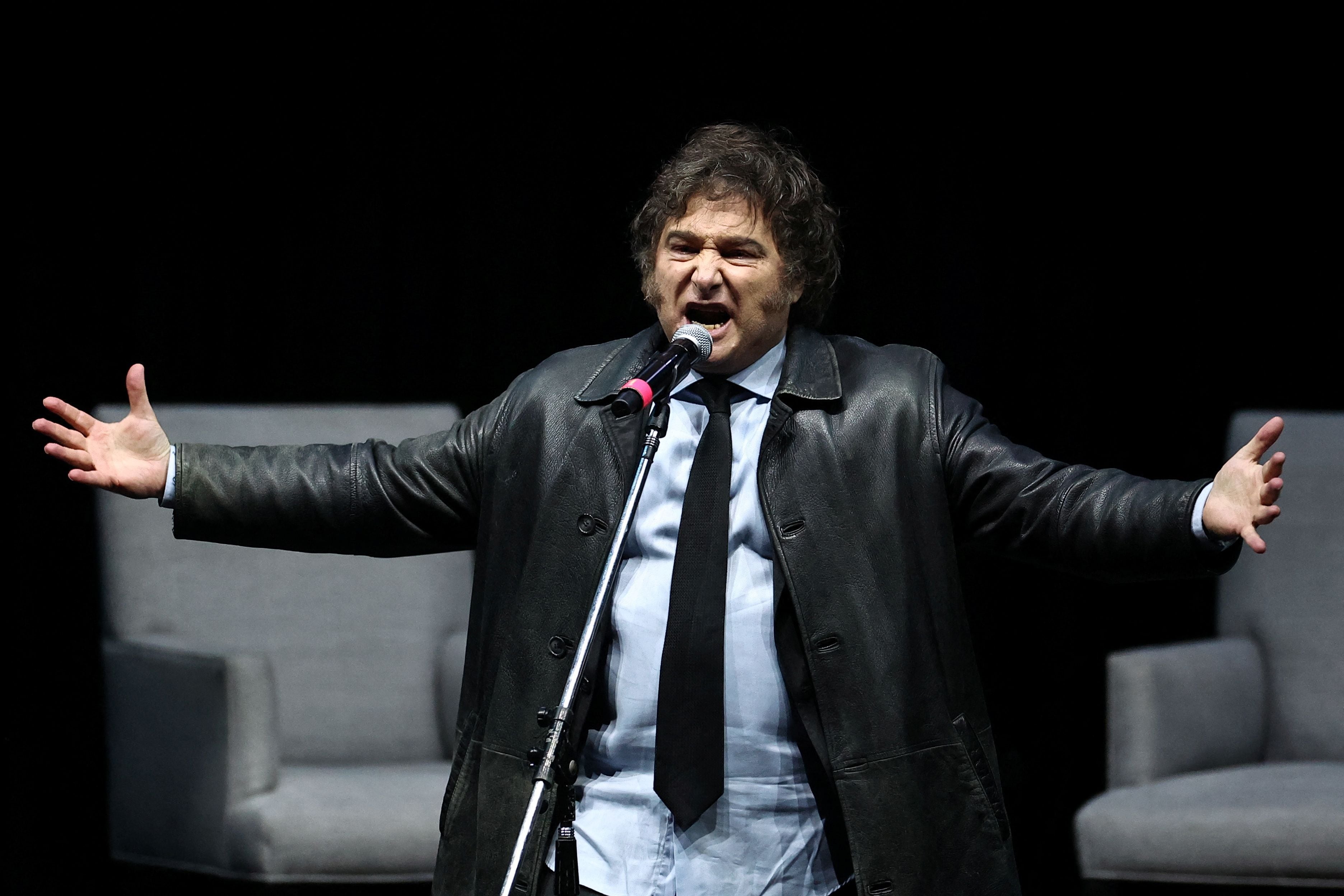 Javier Milei cantó y presentó su libro en el Luna Park