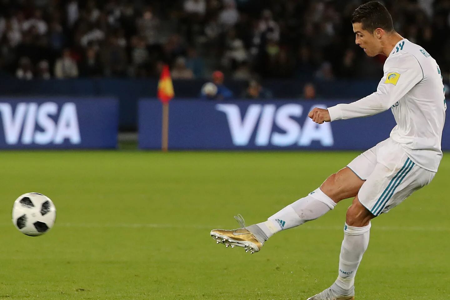 Com gol de Cristiano Ronaldo, Real Madrid vence o Grêmio na