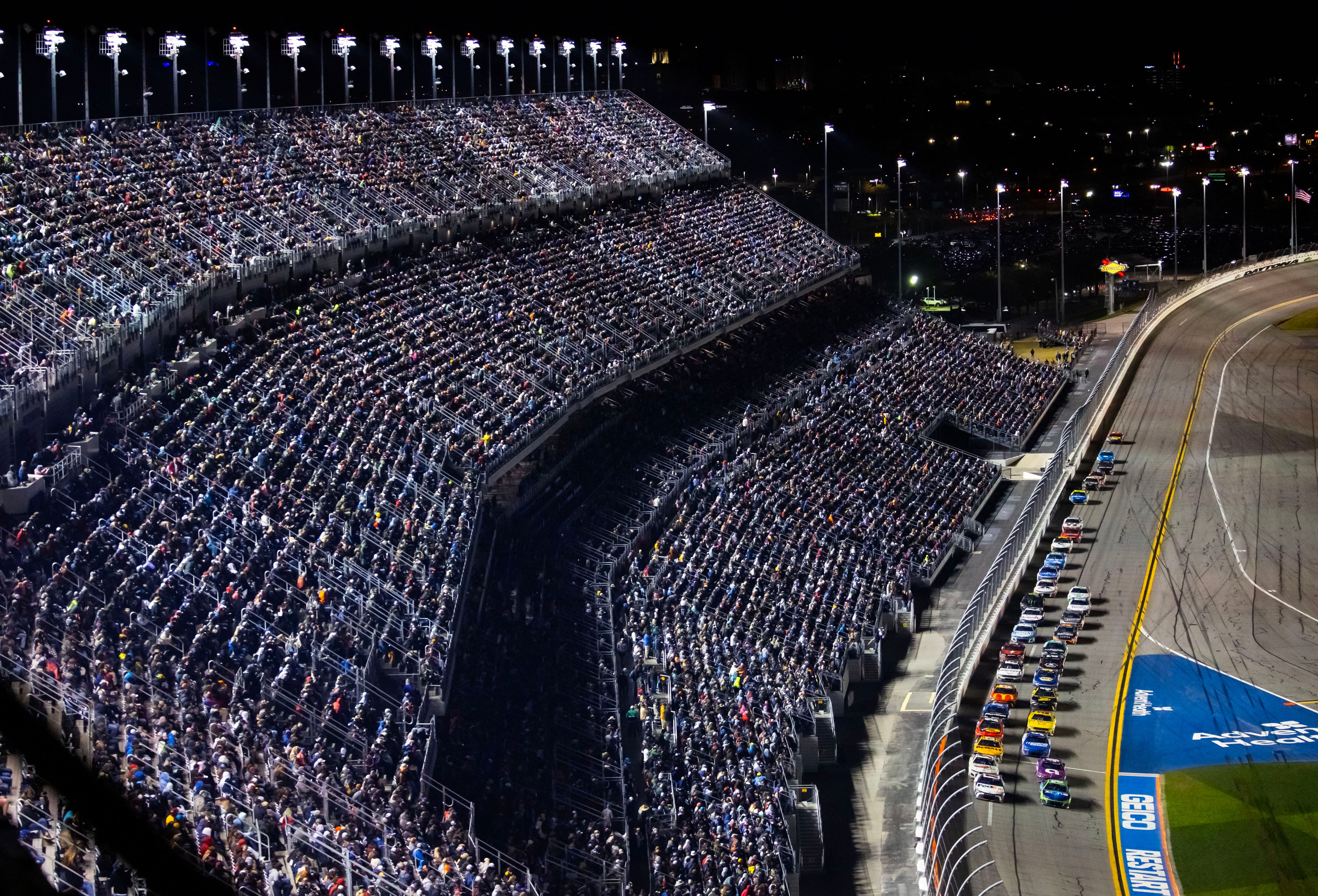 La NASCAR Cup suele correr ante una multitud. La imagen es de la última edición de las Daytona 500, una de las carreras más emblemáticas (Mark J. Rebilas-USA TODAY Sports)