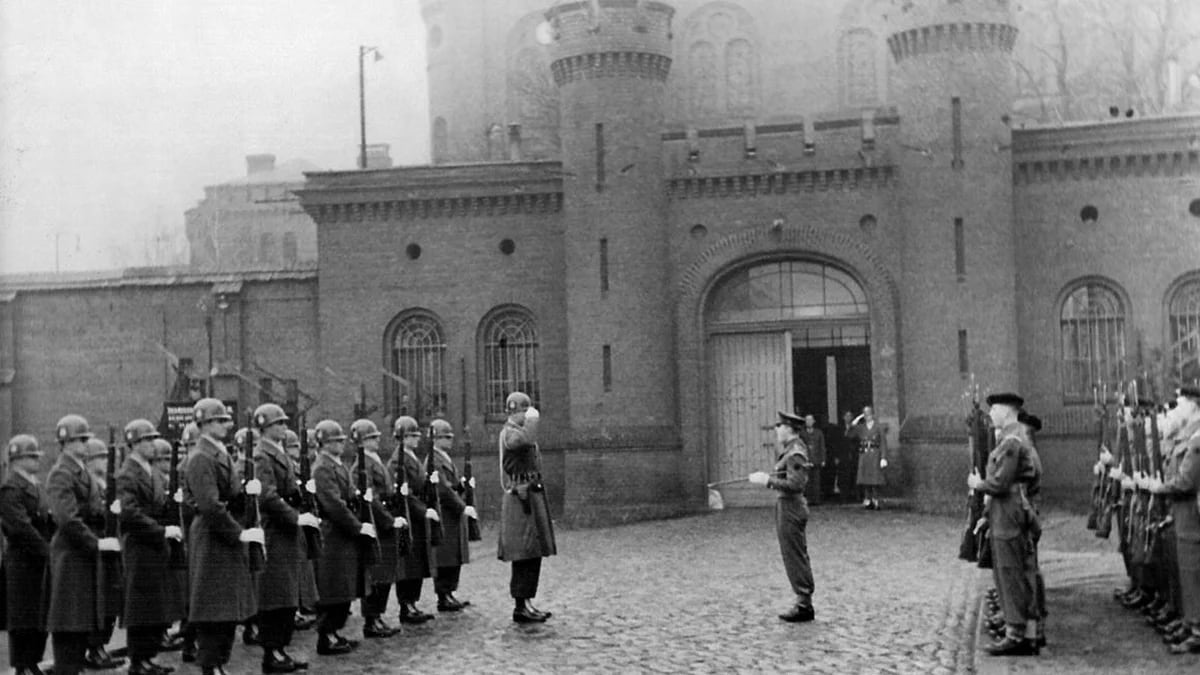 El Suicidio De Rudolf Hess El Niño Mimado De Hitler Y La Vida Secreta De La Cárcel De
