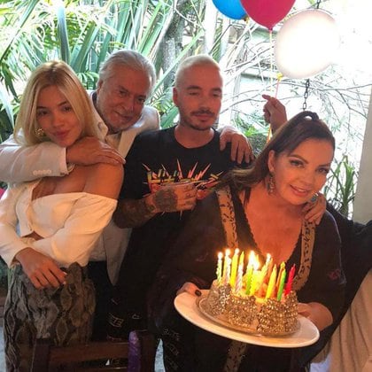 Balvin and his family.  Photo: Instagram