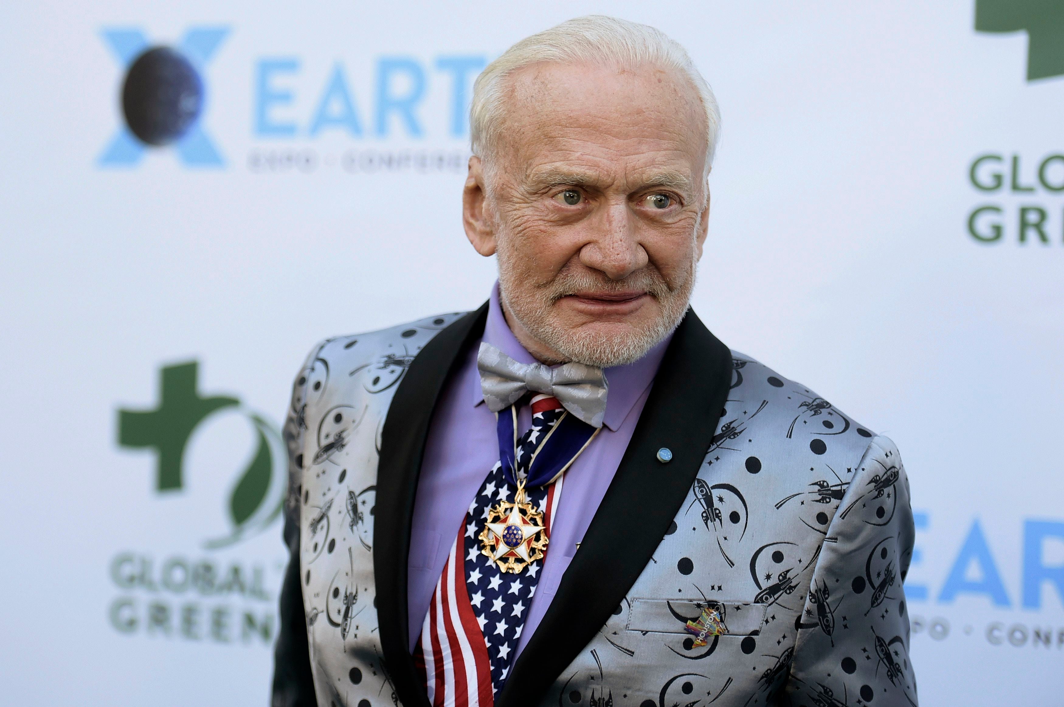 El astronauta retirado Buzz Aldrin asiste a una gala previa al Oscar en NeueHouse Hollywood, en Los Ángeles. Aldrin, en 2018 (Foto de Richard Shotwell/Invision/AP, File)