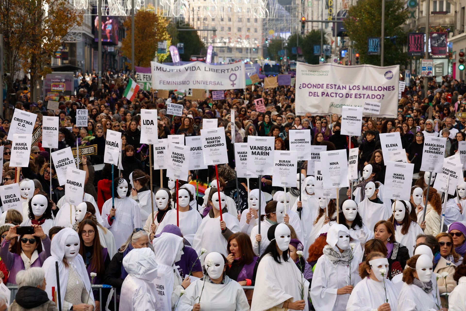 Manifestación del 25N, Día Internacional de la Eliminación de la Violencia contra la Mujer. (EFE/Juan Carlos Hidalgo)