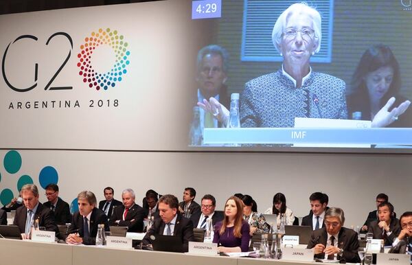 Christine Lagarde hablando en una de las reuniones de ayer