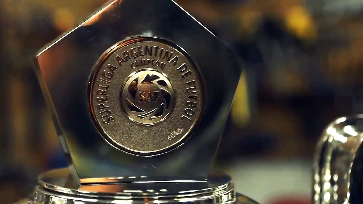 Se presentó el trofeo de la Superliga: así es la copa que buscará alzar Boca en La Bombonera