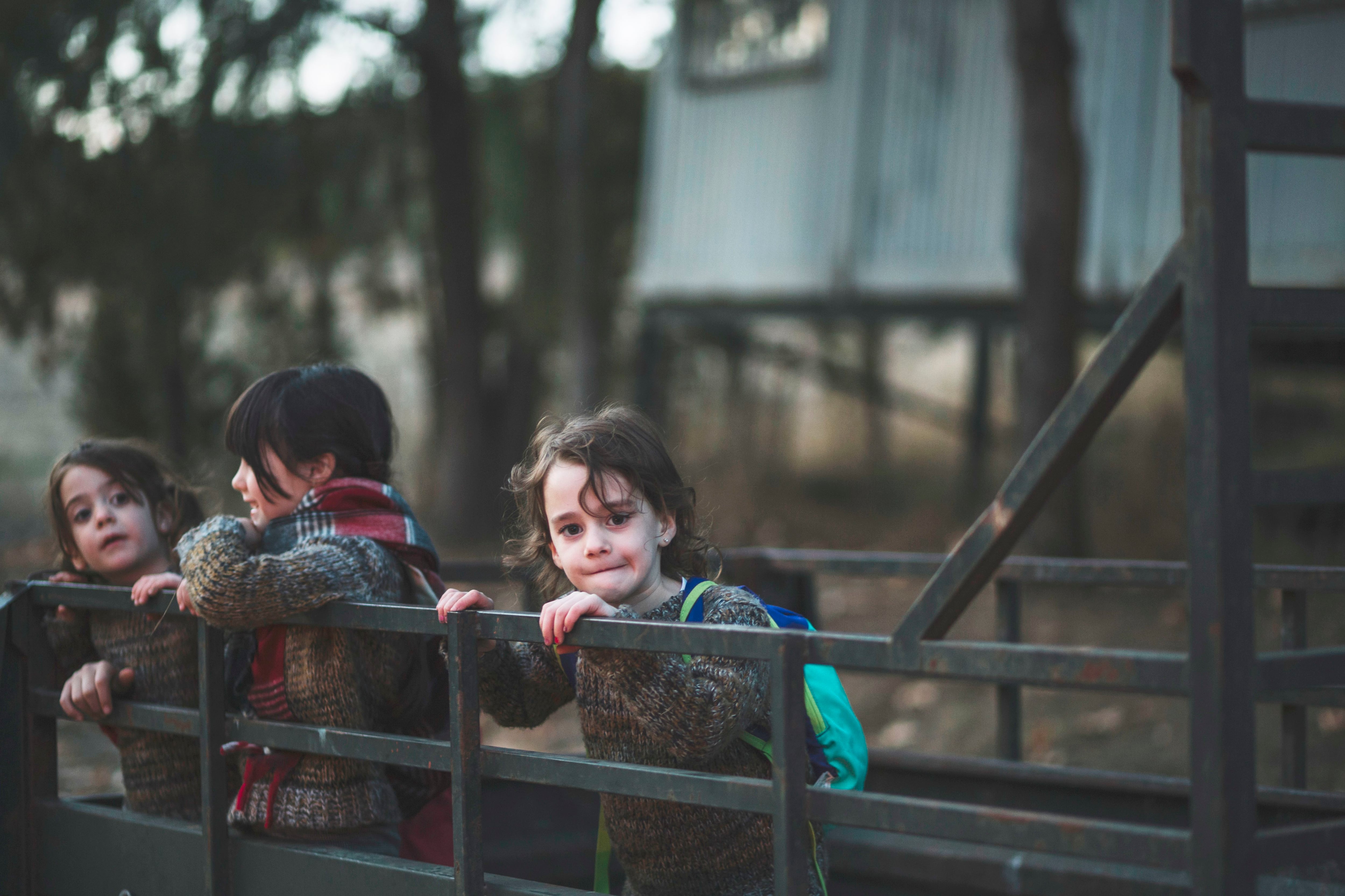 La guerra puede interrumpir el desarrollo normal de los niños, ya que pueden perder oportunidades educativas y de crecimiento personal (Freepik)