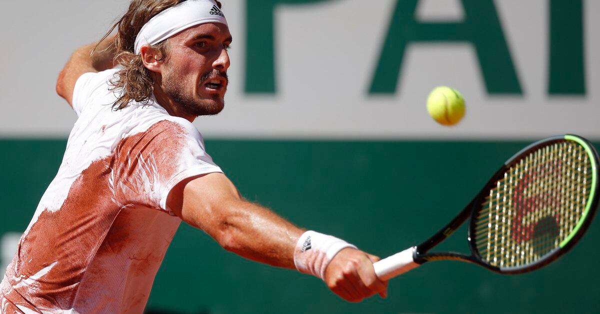 Stefanos Tsitsipas ha vinto i primi due set su Novak Djokovic, in un duello importante nella finale del Roland Garros.