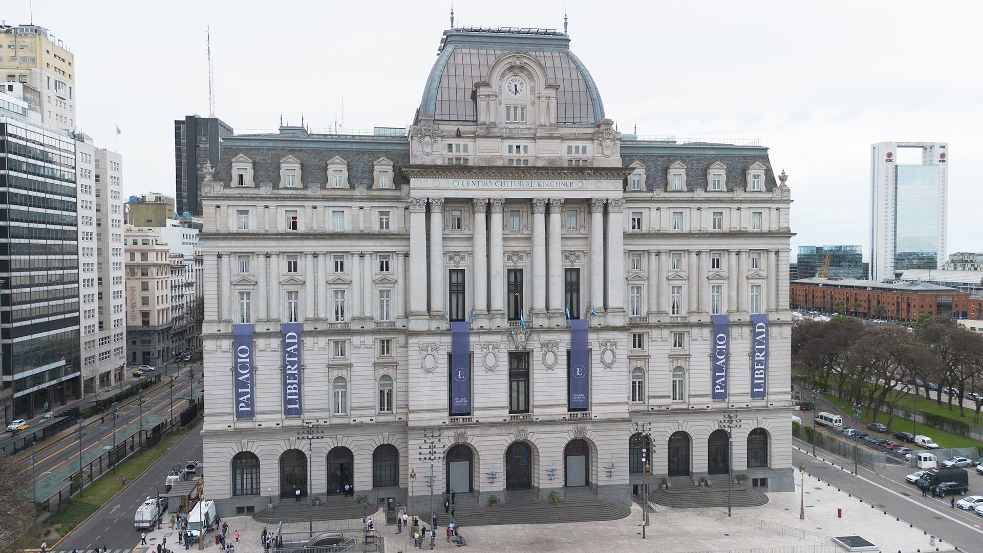 La nueva denominación del Centro Cultural Kirchner como Palacio Libertad, Centro Cultural Domingo Faustino Sarmiento, se estableció días atrás en un decreto (Jaime Olivos)